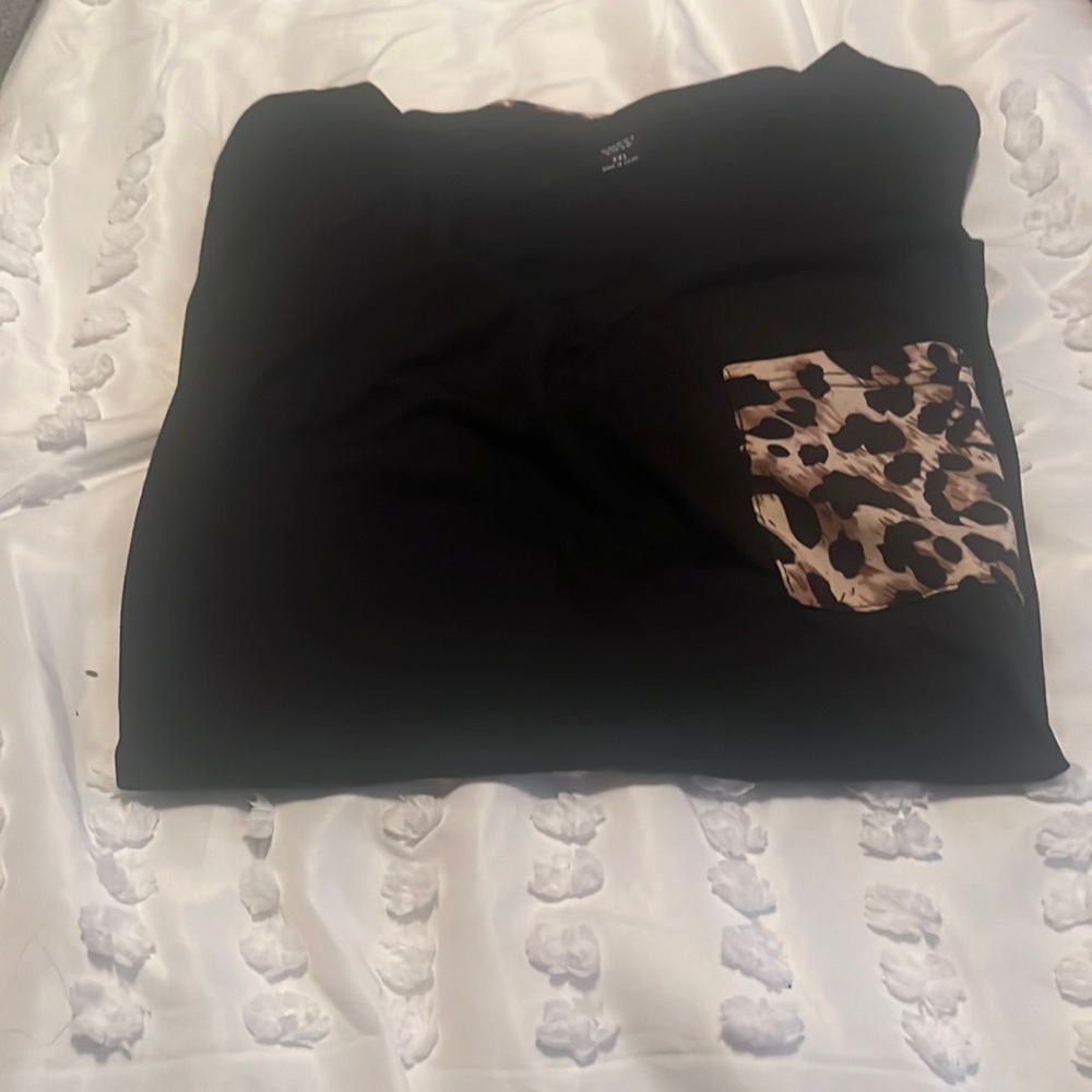 EMERY ROSE Pocket Patched  Leopard Tee
